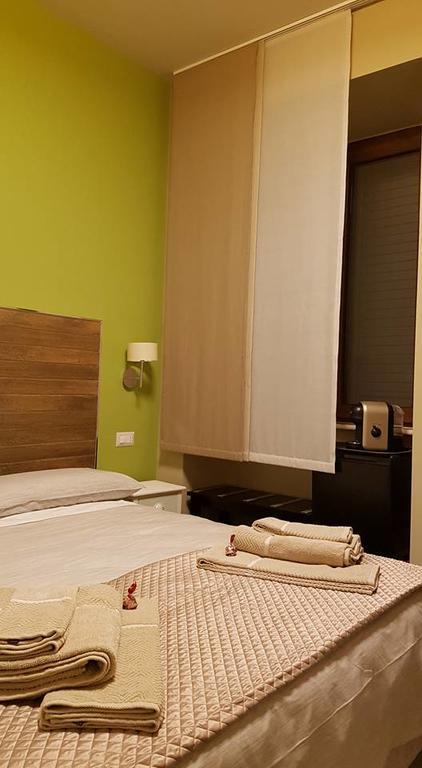B&B Via Veneto Crotone Bagian luar foto