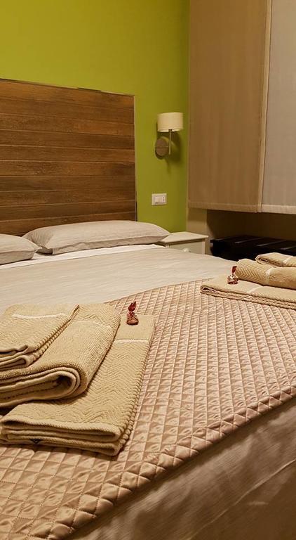B&B Via Veneto Crotone Bagian luar foto